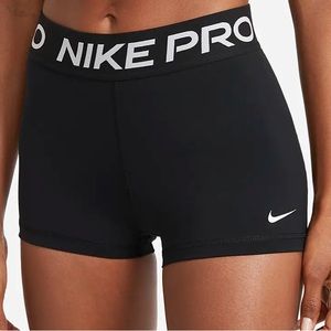Nike Pro Women’s 3” Short NWOT